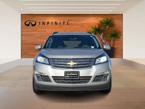 Used 2014 Chevrolet Traverse LT image 2