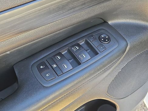 Used 2020 Jeep Grand Cherokee Altitude image 23