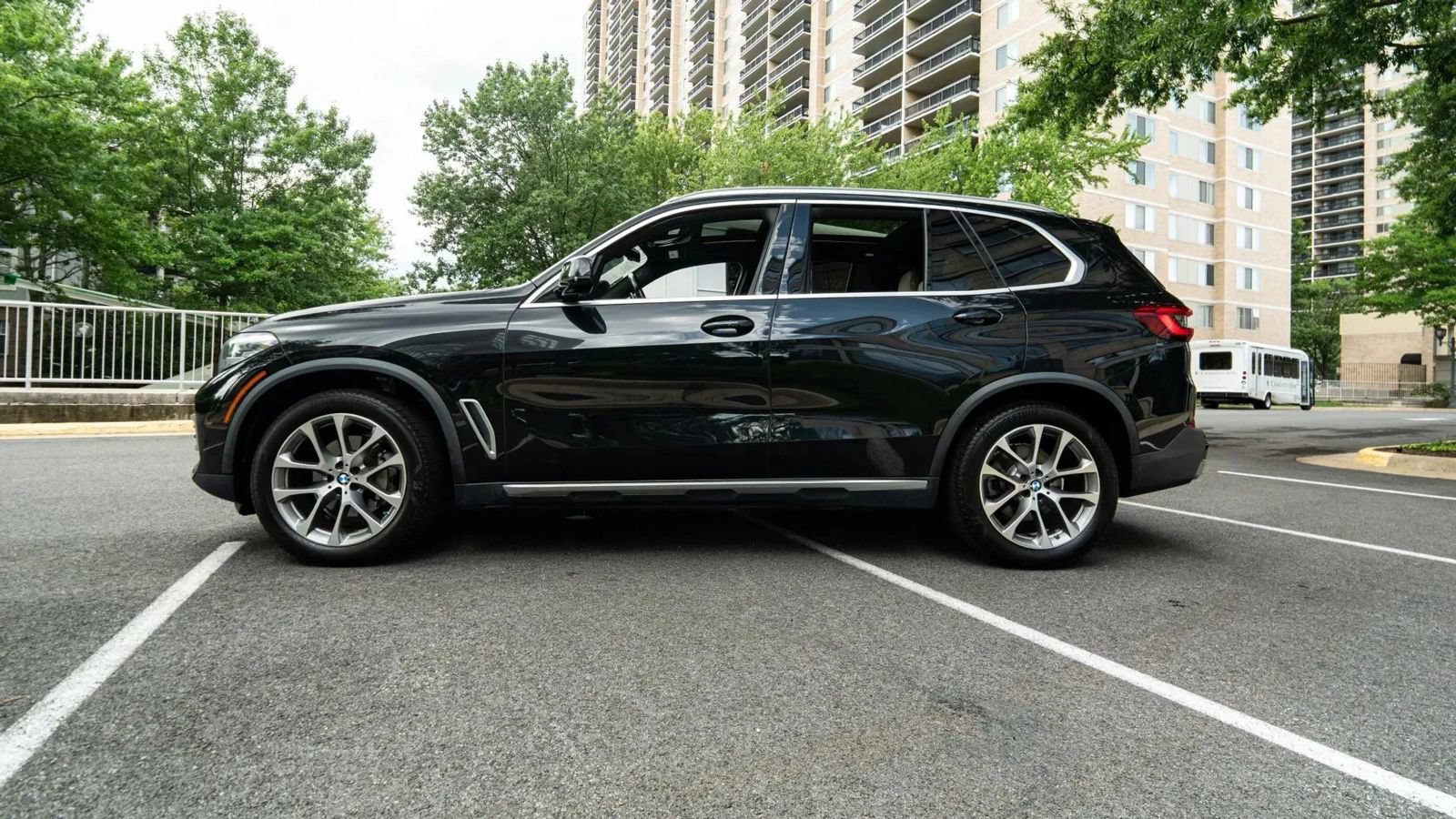 Used 2019 BMW X5 xDrive40i w/ Premium Package 2 AWD/4WD image 6