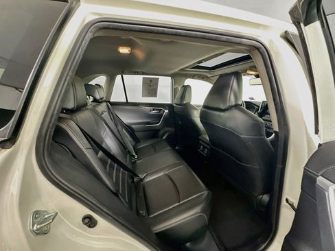 Used 2019 Toyota RAV4 Limited FWD image 31