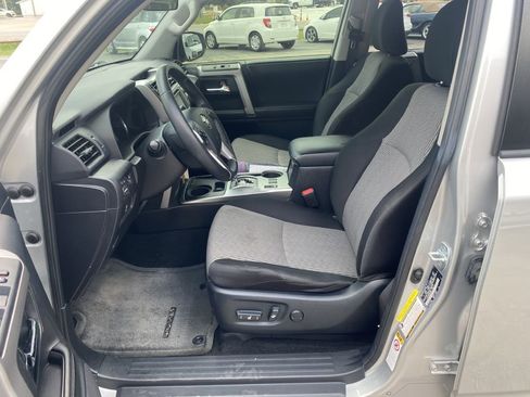 Used 2014 Toyota 4Runner SR5 image 9