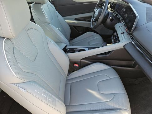 Used 2025 Hyundai Elantra Limited FWD image 11