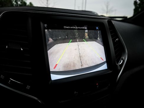 Used 2021 Jeep Cherokee Latitude Lux 80th Anniv w/ Quick Order Package 26U 80TH image 24