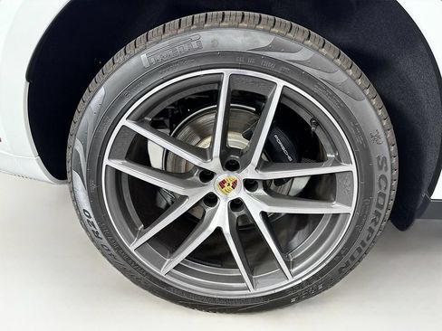Used 2026 Porsche Macan AWD/4WD image 34