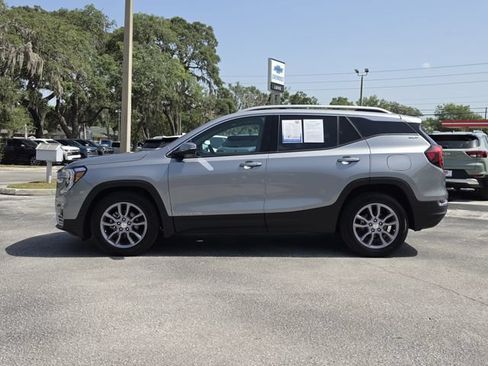 Used 2024 GMC Terrain SLT FWD image 2