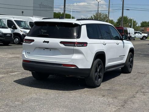 Used 2024 Jeep Grand Cherokee L Altitude AWD/4WD image 4
