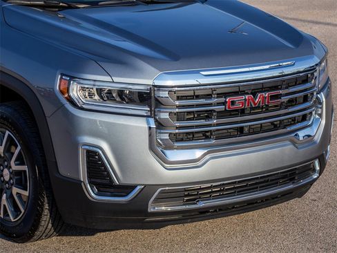 Used 2023 GMC Acadia SLE w/ Driver Convenience Package image 3