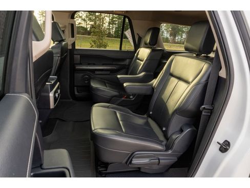Used 2024 Ford Expedition Max XLT image 14