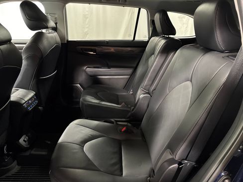 Used 2021 Toyota Highlander Platinum AWD/4WD image 5
