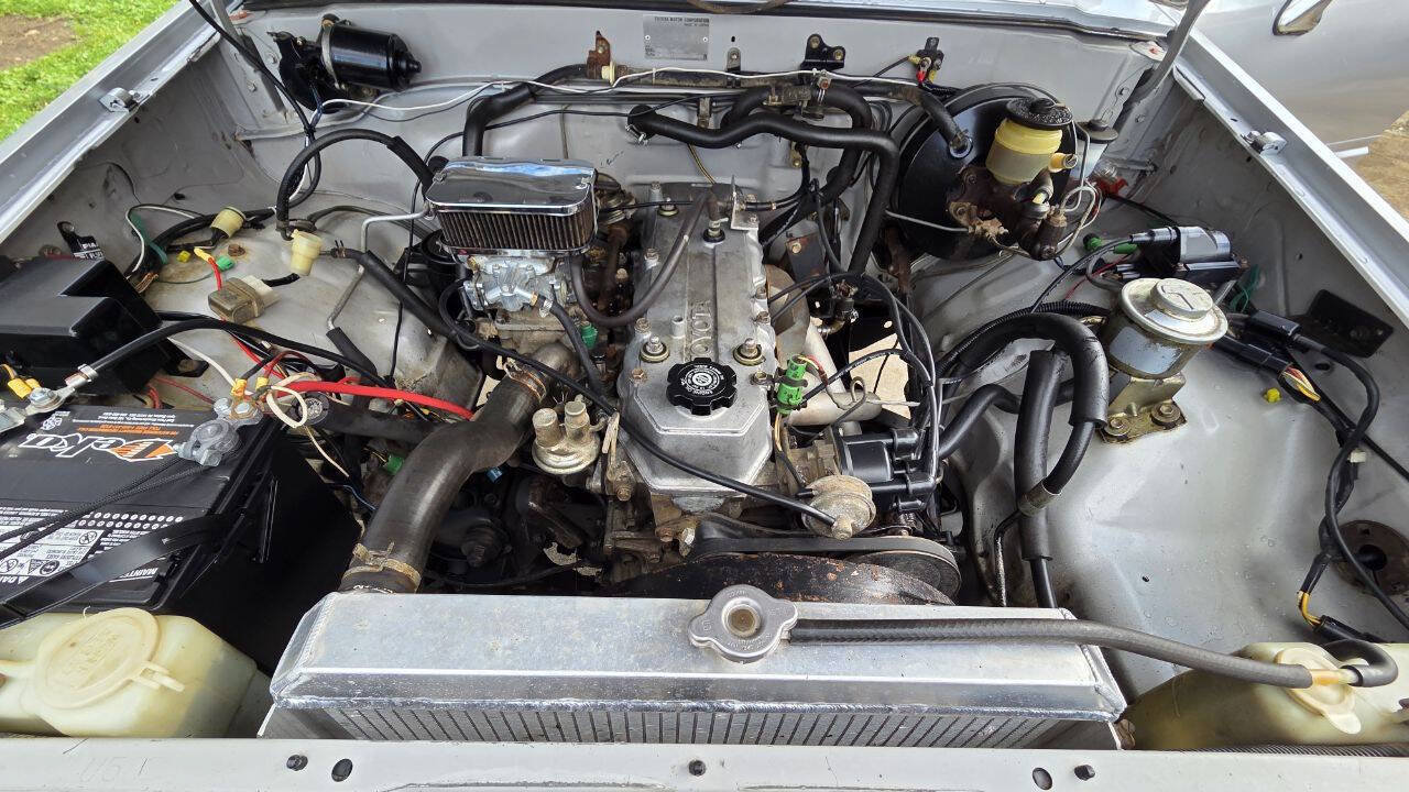 Used 1987 Toyota Pickup Deluxe AWD/4WD image 16