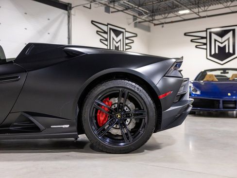 Used 2020 Lamborghini Huracan EVO image 17