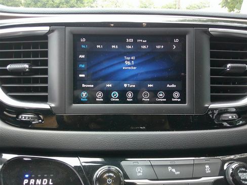 Used 2018 Chrysler Pacifica Touring Plus FWD image 13