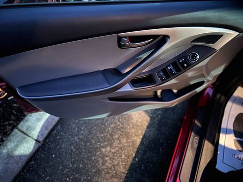 Used 2016 Hyundai Elantra SE FWD image 17