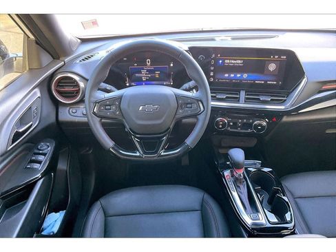 Used 2025 Chevrolet Trax RS w/ Sunroof Package image 6