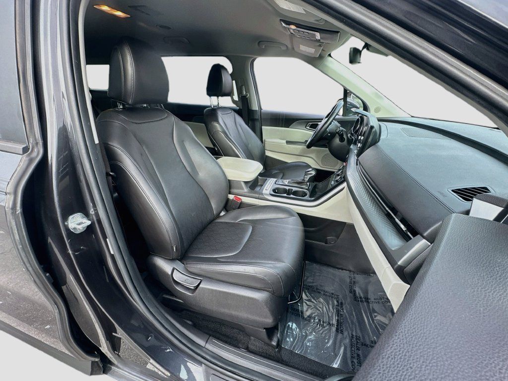 Used 2023 Kia Carnival LX FWD image 28