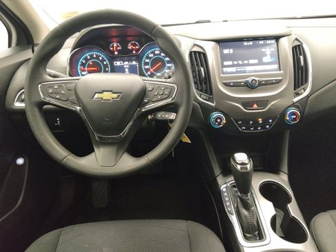 Used 2017 Chevrolet Cruze LT image 22