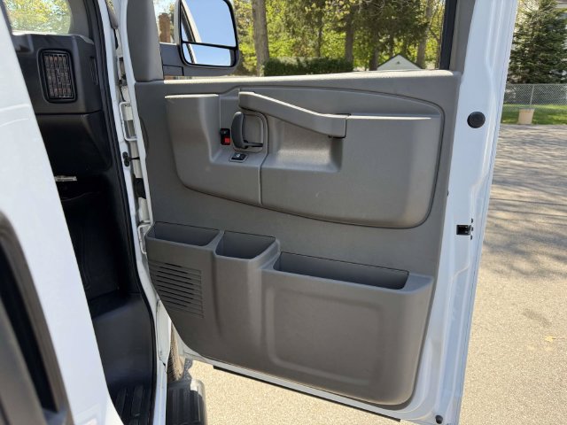 Used 2025 GMC Savana 3500 LT w/ LT Preferred Equipment Group RWD image 21