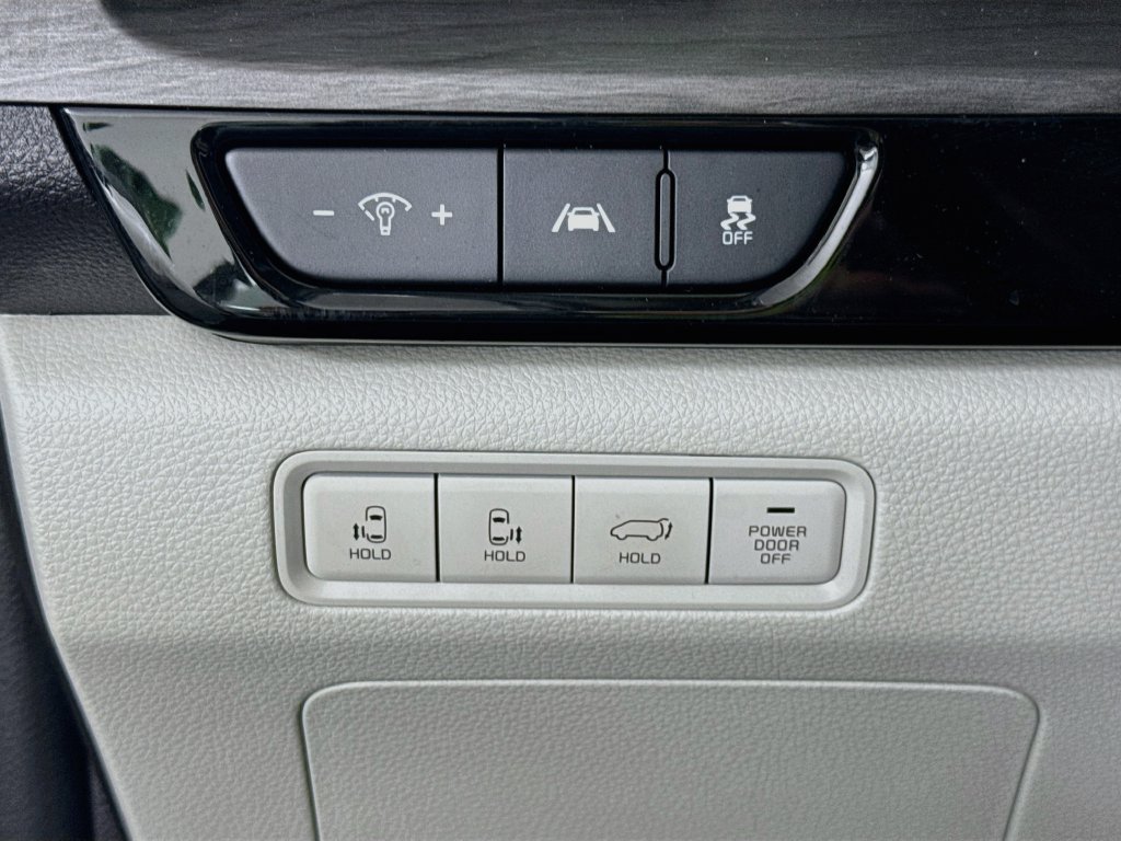 Certified 2024 Kia Carnival EX FWD image 20