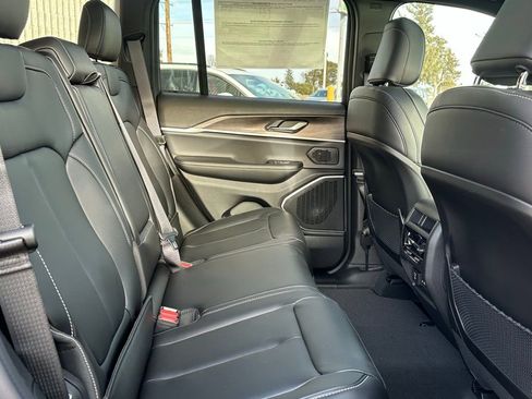 New 2026 Jeep Grand Cherokee Limited w/ Limited Altitude Package image 18