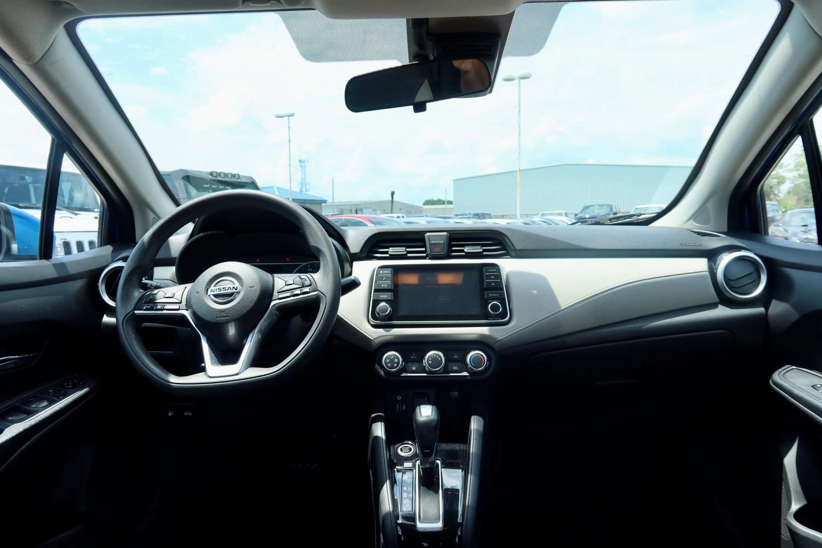 Used 2021 Nissan Versa SV FWD image 7
