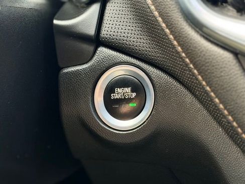 Used 2018 Chevrolet Equinox Premier w/ Infotainment II Package AWD/4WD image 12