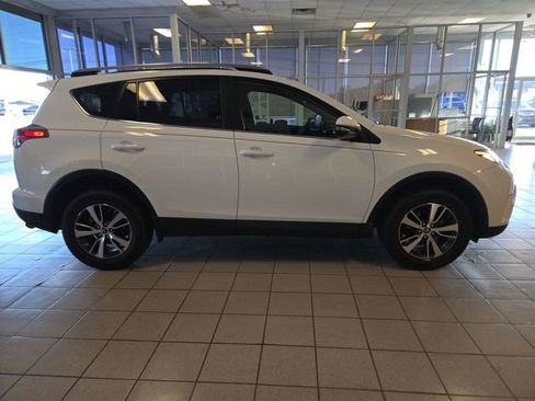 Used 2018 Toyota RAV4 XLE image 9