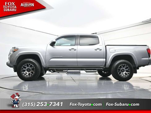 Used 2021 Toyota Tacoma SR5 AWD/4WD image 25