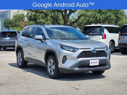Used 2022 Toyota RAV4 LE image 2