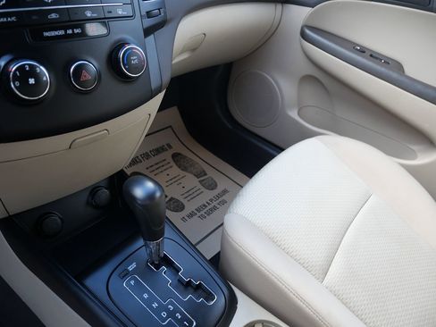 Used 2012 Hyundai Elantra GLS image 14