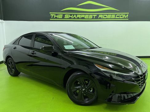 Used 2021 Hyundai Elantra SEL w/ Convenience Package FWD image 1