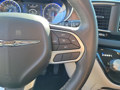 Used 2023 Chrysler Voyager LX image 18