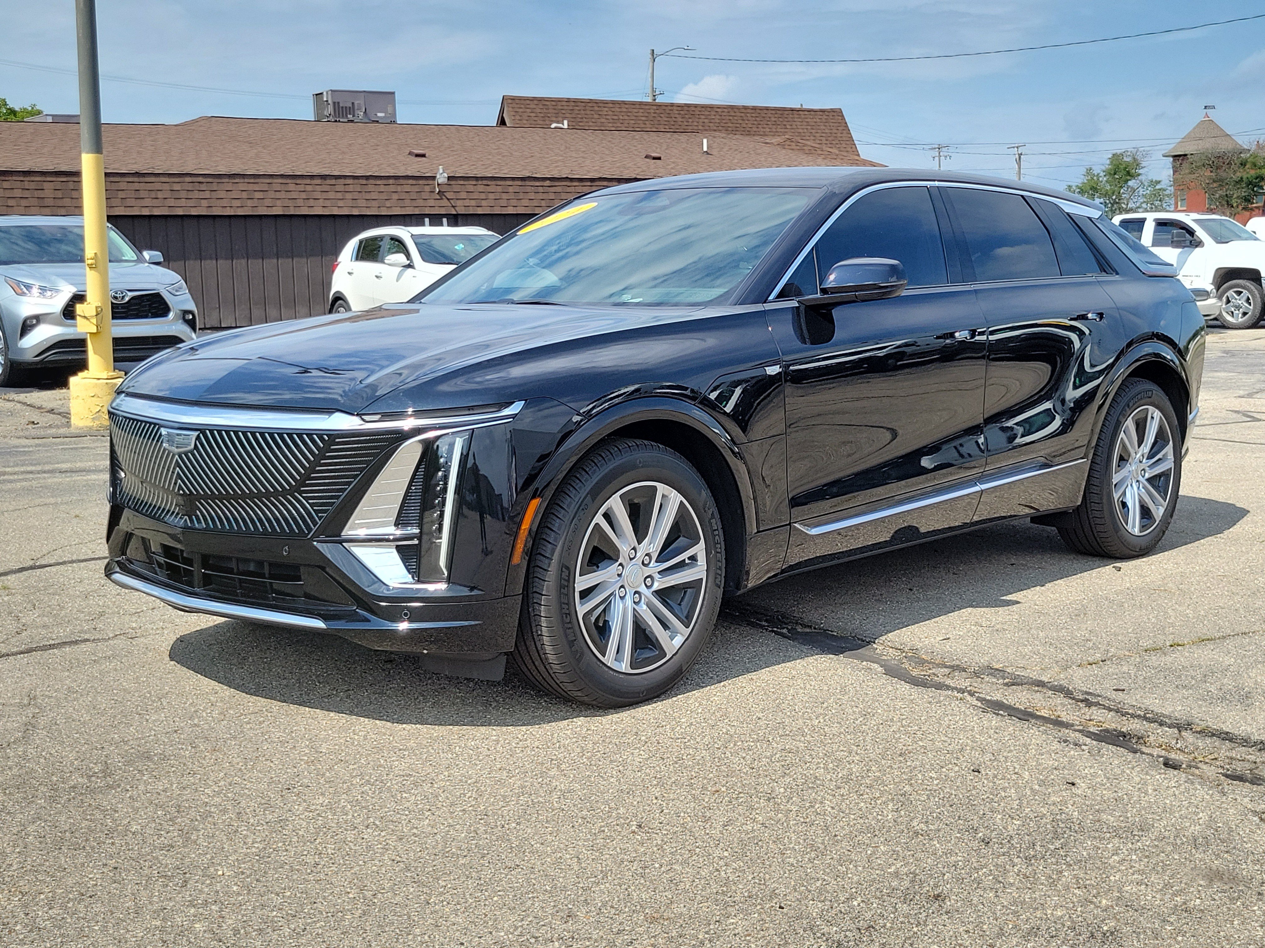 Used 2024 Cadillac Lyriq Tech RWD image 2