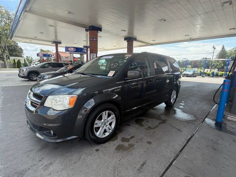 Used 2012 Dodge Grand Caravan Crew w/ Safety Sphere Group FWD image 3