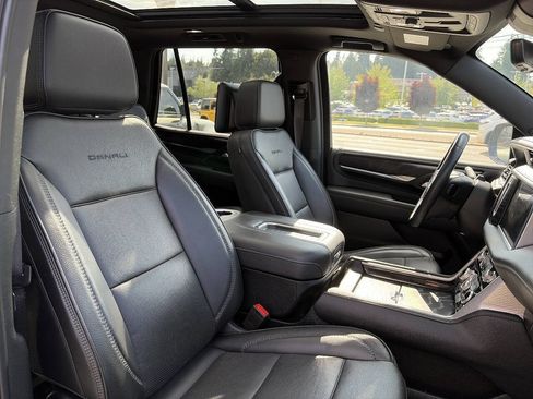 Used 2024 GMC Yukon Denali w/ Denali Reserve Package AWD/4WD image 21