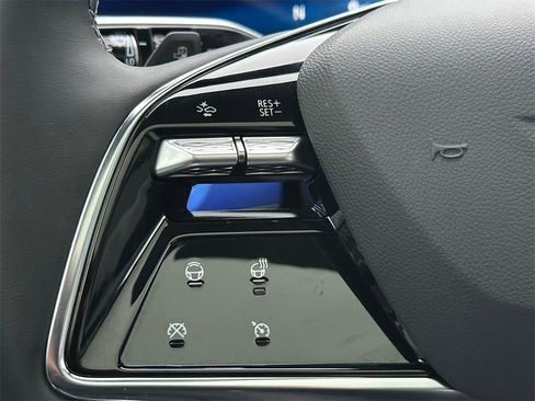 New 2026 Cadillac Optiq Luxury 1 image 33
