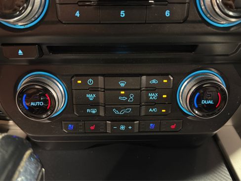 Used 2018 Ford F150 Lariat w/ Equipment Group 502A Luxury AWD/4WD image 35