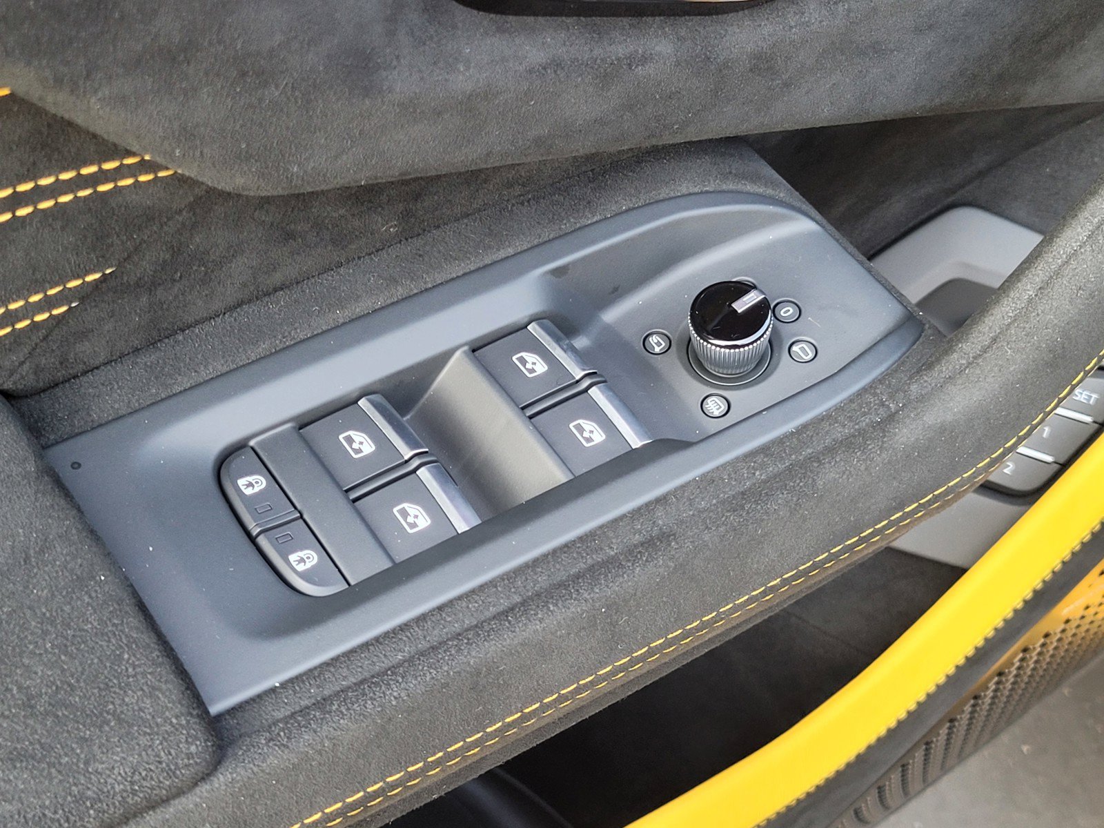Used 2024 Lamborghini Urus Performante AWD/4WD image 13