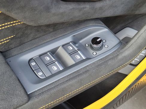 Used 2024 Lamborghini Urus Performante image 13