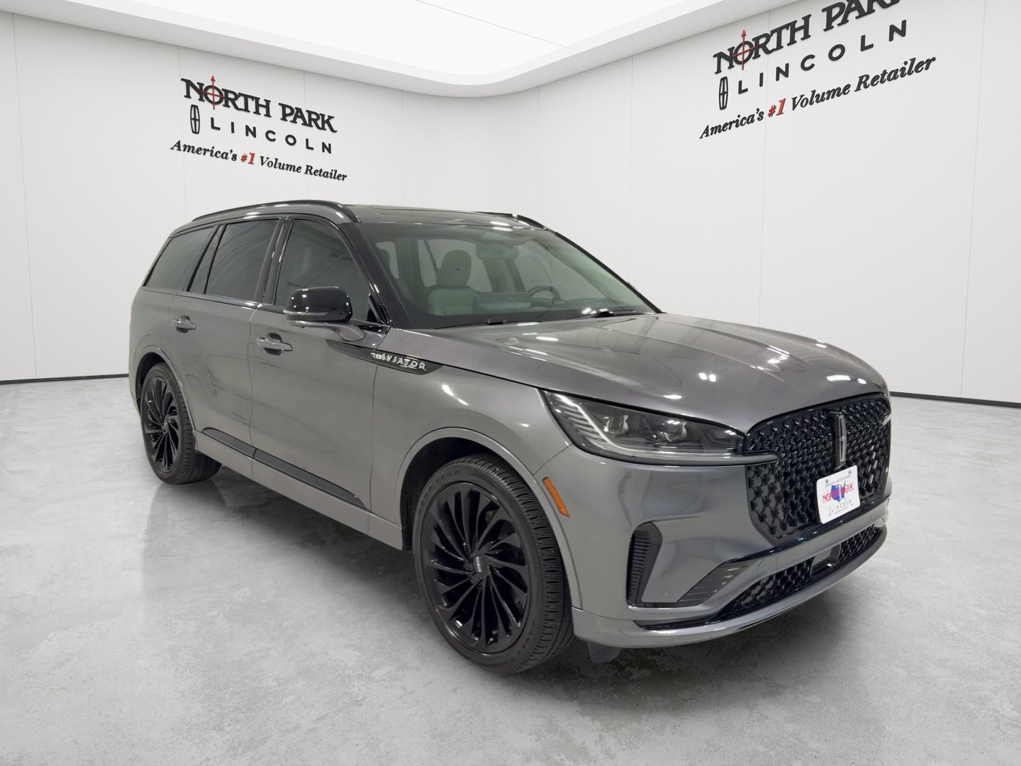 Used 2025 Lincoln Aviator Reserve w/ Jet Appearance Package RWD image 7