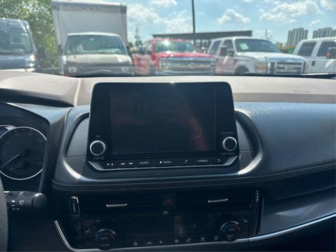 Used 2022 Nissan Rogue SV w/ SV Premium Package FWD image 15