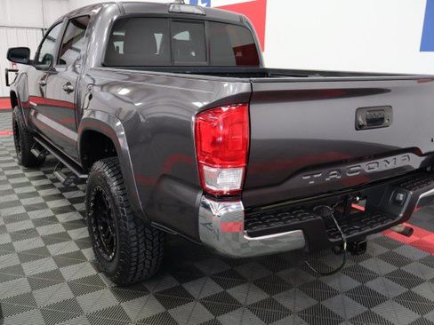 Used 2017 Toyota Tacoma SR5 w/ Tow Package RWD image 12