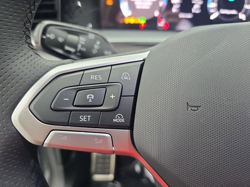New 2026 Volkswagen Tiguan SE R-Line FWD image 17