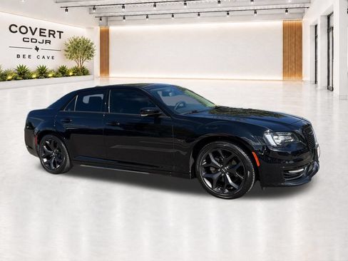 Used 2023 Chrysler 300 Touring L w/ Comfort Group RWD image 15