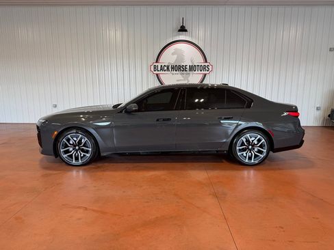 Used 2023 BMW 760i xDrive AWD/4WD image 2