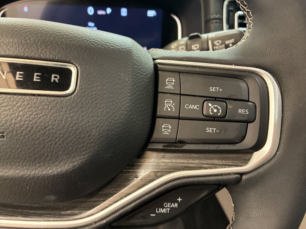 Used 2024 Jeep Wagoneer Series II w/ Convenience Group I AWD/4WD image 26