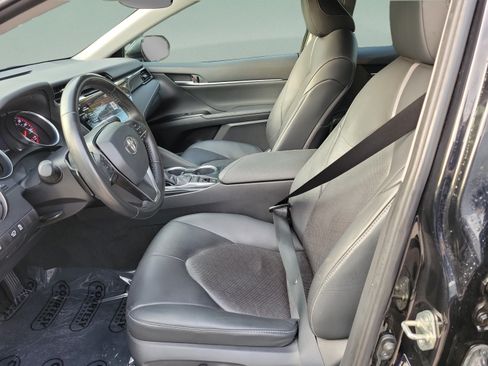 Used 2020 Toyota Camry XSE FWD image 16