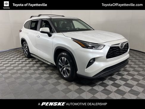 Certified 2025 Toyota Highlander XLE image 18