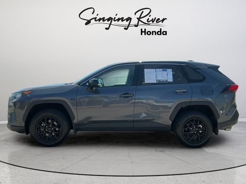 Used 2022 Toyota RAV4 LE FWD image 4