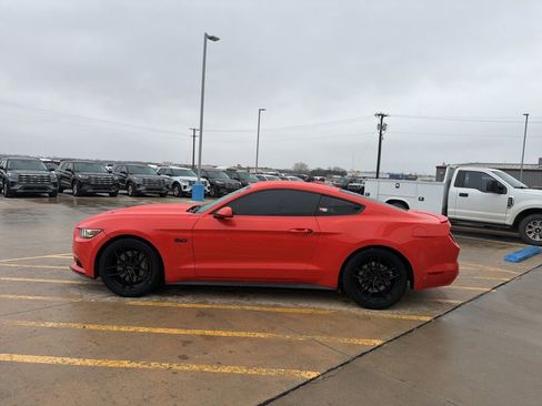 Used 2016 Ford Mustang GT RWD image 4