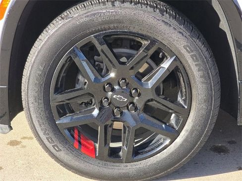 Used 2023 Chevrolet Traverse Premier w/ Redline Edition image 9